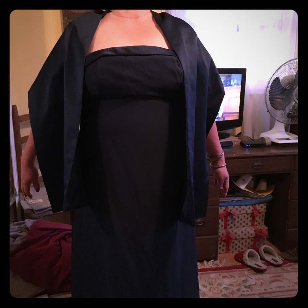 Beautiful navy sleeveless gown with matching wrap